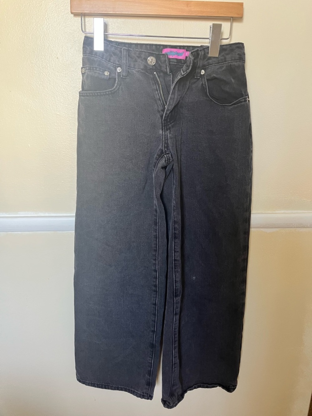 Edikted Black Wide-Leg Women's Jeans with Subtle Fade